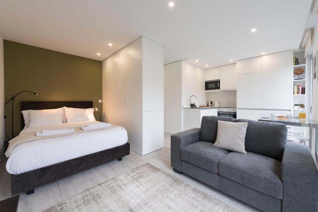 Lovelystay - Modern Loft With Gym & Free Parking Minutes Away From Cbd Porto Kültér fotó